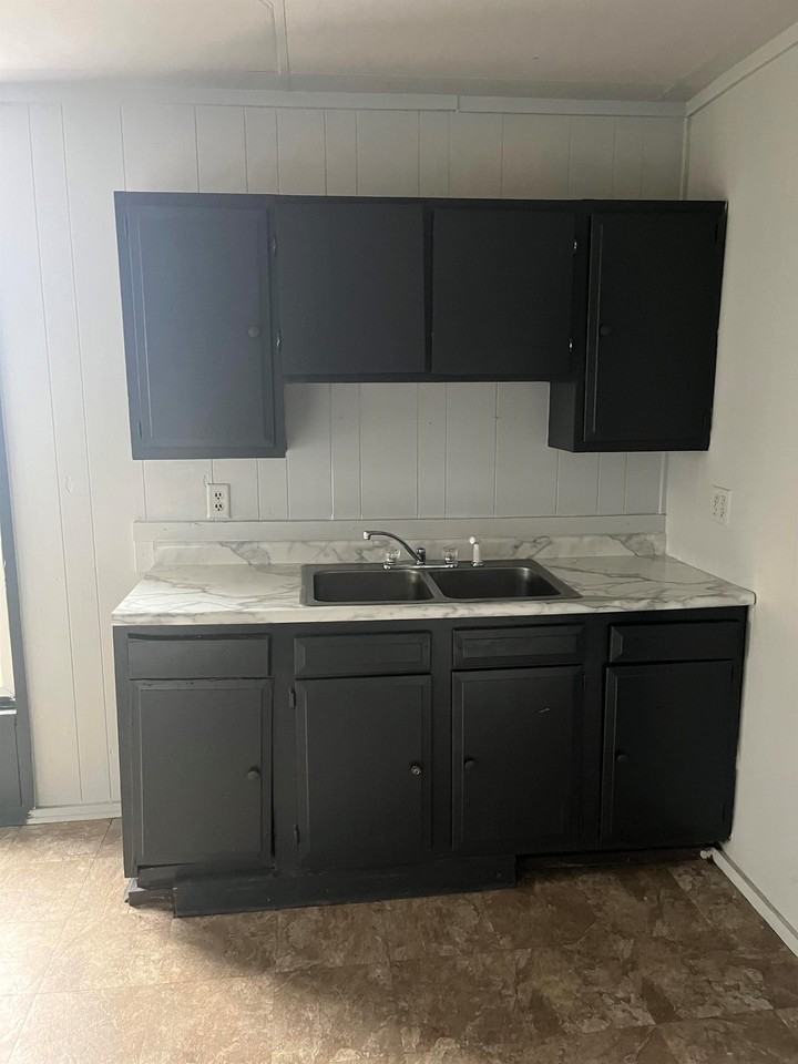 130 N Franklin St Apt 3 - Photo 2 of 9