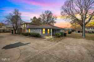 featured image of 305 Orleans St