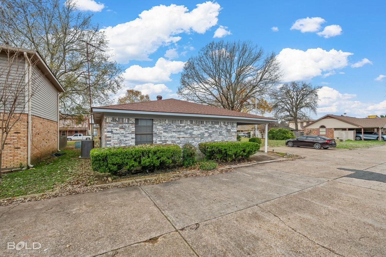 305 Orleans St - Photo 7 of 24