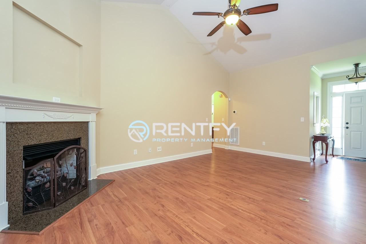 5485 Styers Ferry Rd - Photo 3 of 20