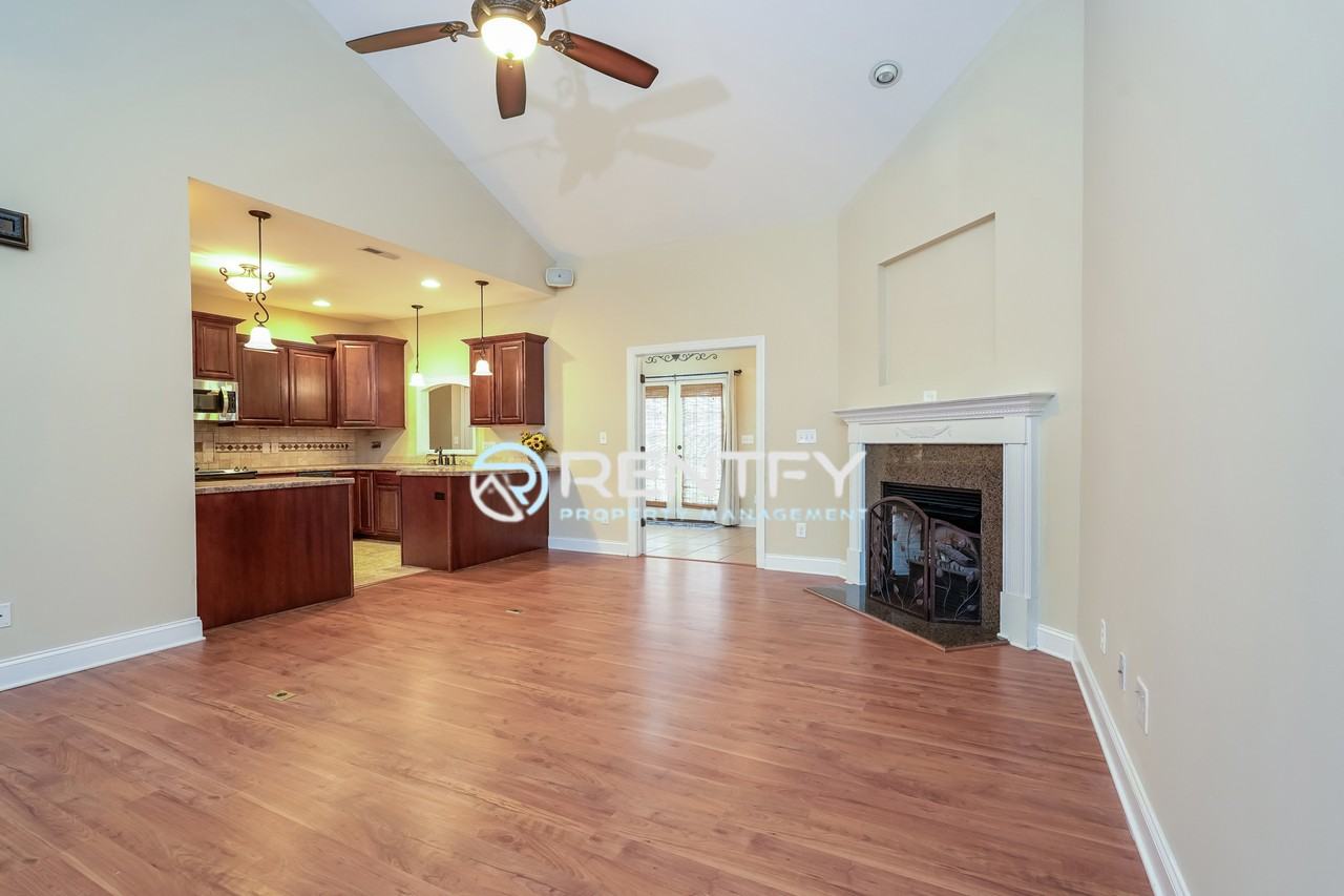 5485 Styers Ferry Rd - Photo 5 of 20