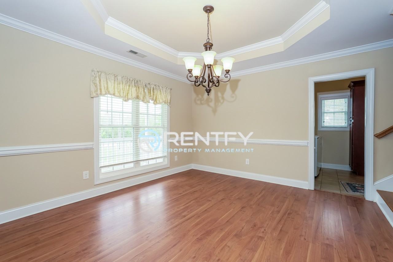 5485 Styers Ferry Rd - Photo 6 of 20