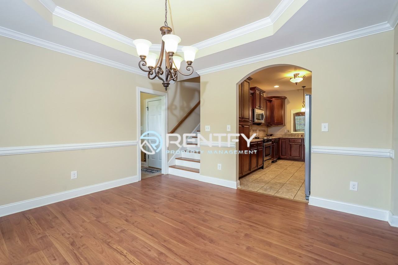 5485 Styers Ferry Rd - Photo 7 of 20