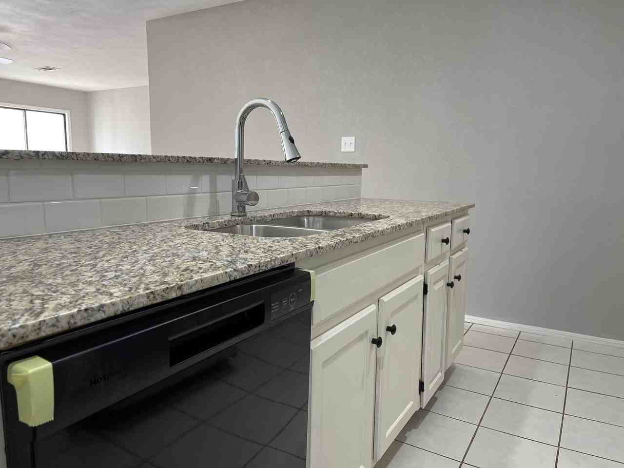 8512 Southridge Dr - Photo 4 of 14