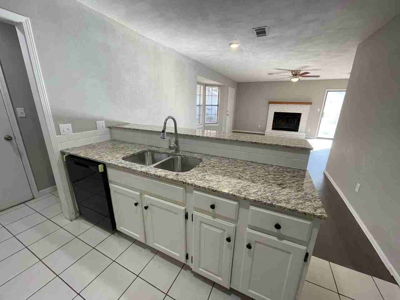 8512 Southridge Dr - Photo 5 of 14