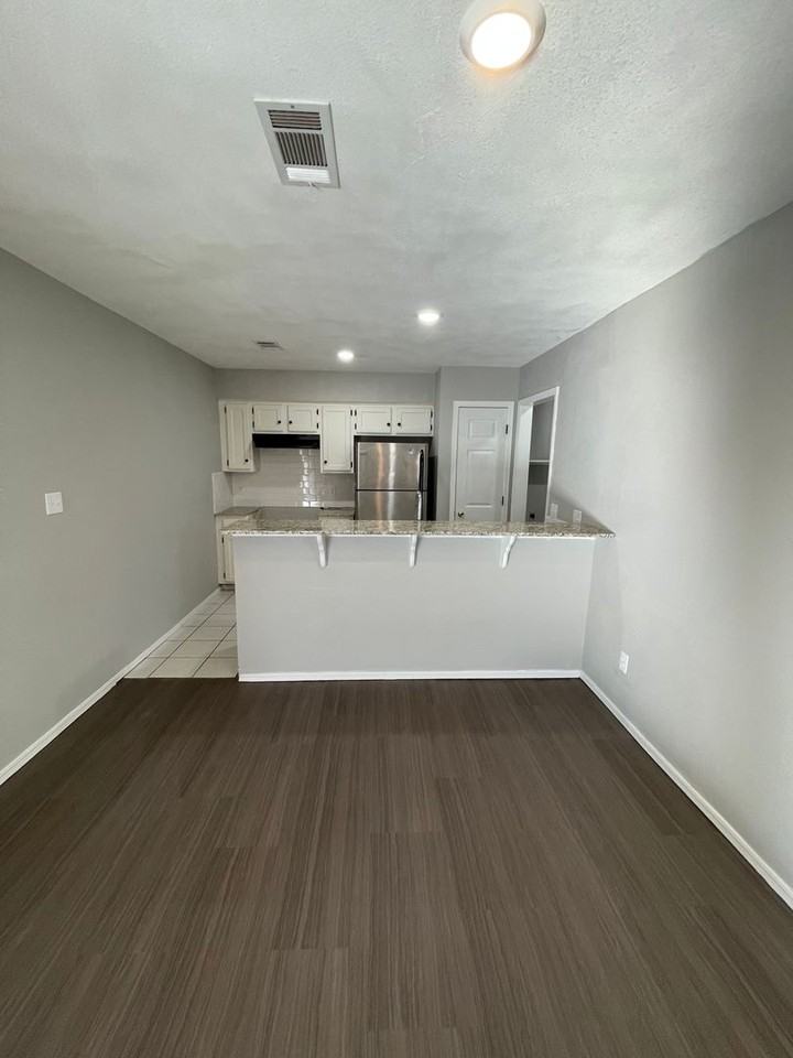 8512 Southridge Dr - Photo 6 of 14