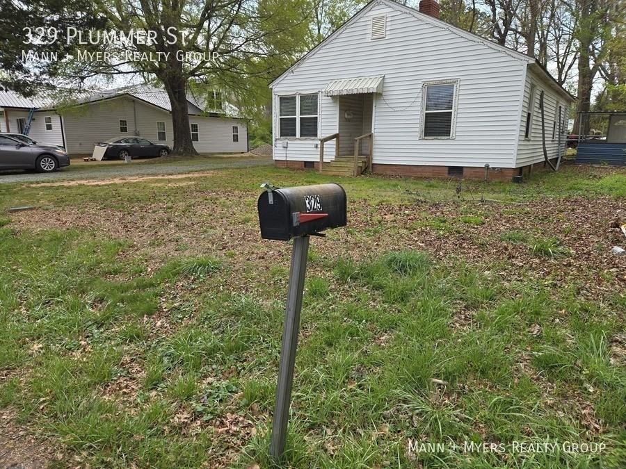 329 Plummer St - Photo 2 of 28