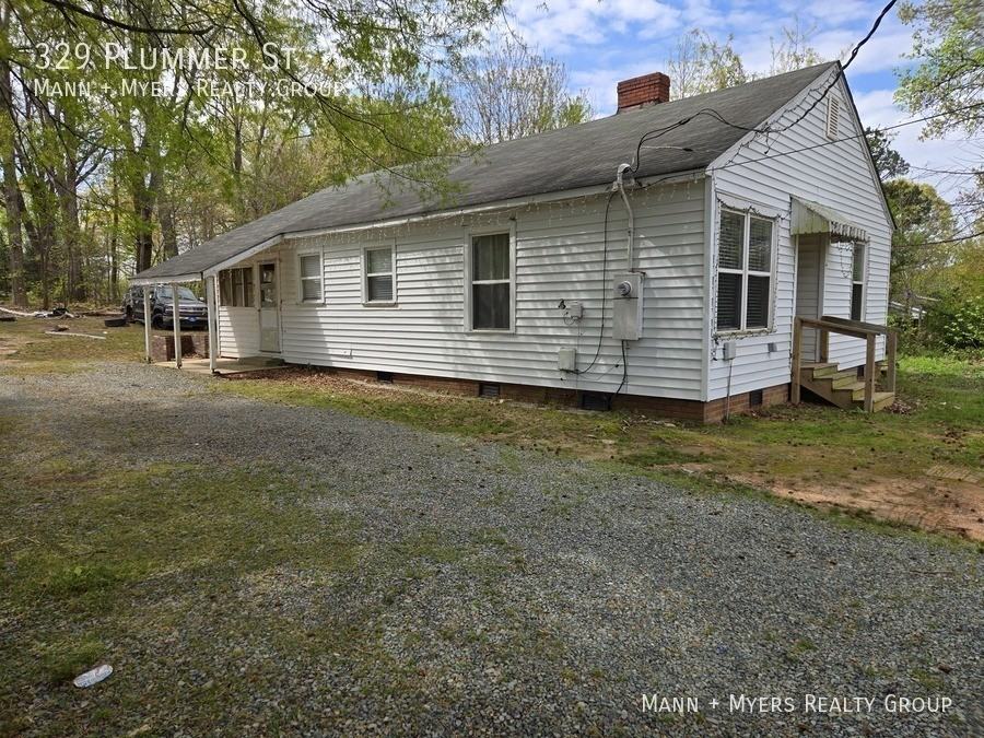 329 Plummer St - Photo 4 of 28