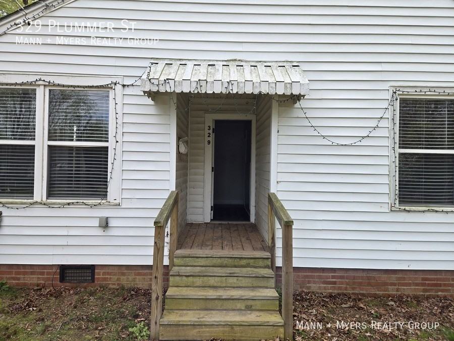 329 Plummer St - Photo 5 of 28