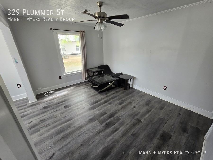 329 Plummer St - Photo 6 of 28