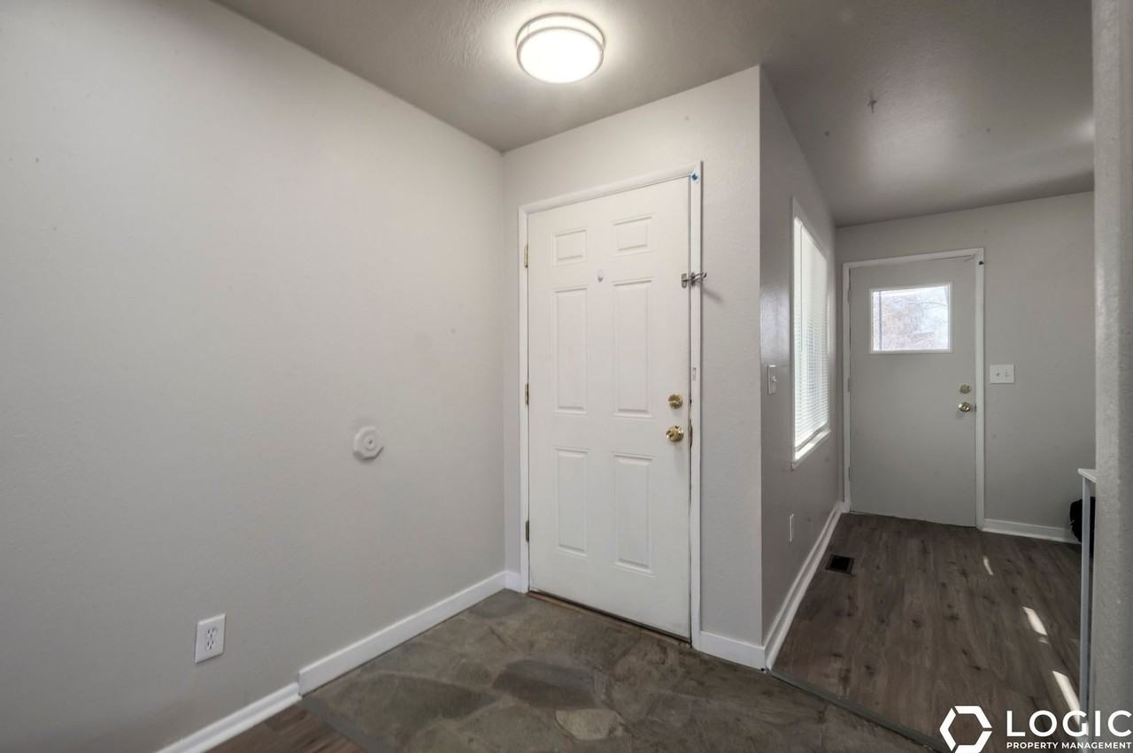 7338 S Rusty Dr - Photo 2 of 18