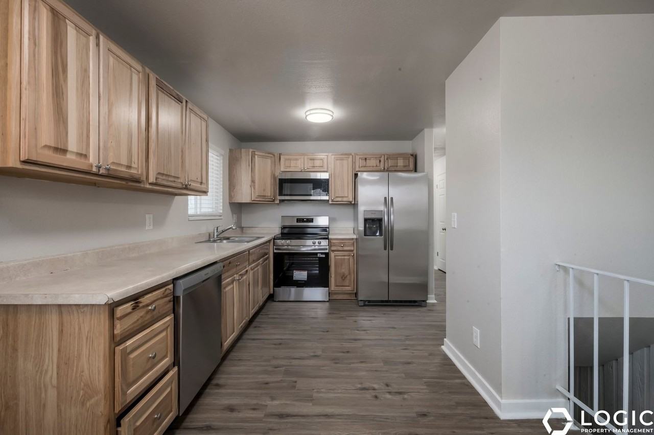 7338 S Rusty Dr - Photo 5 of 18