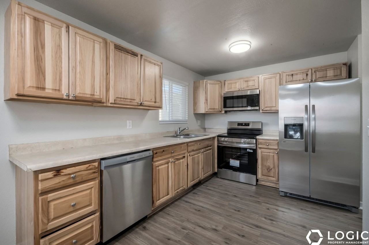 7338 S Rusty Dr - Photo 6 of 18