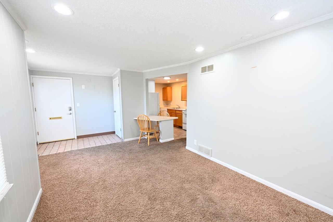 425 W Cook Rd #5 - Photo 5 of 15