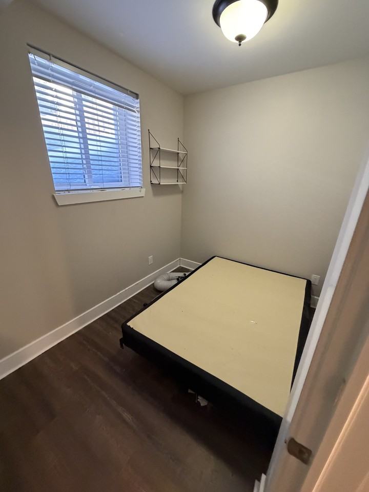 59 Concord St N - Photo 6 of 25