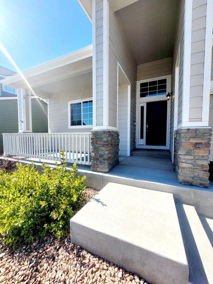 7376 Peachleaf Dr - Photo 3 of 38