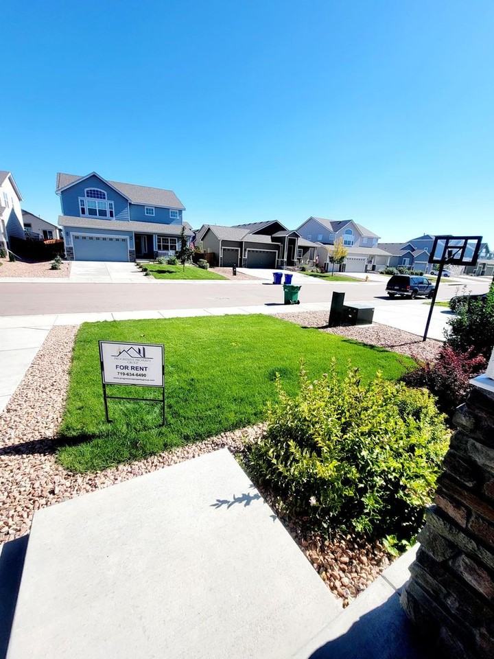 7376 Peachleaf Dr - Photo 4 of 38