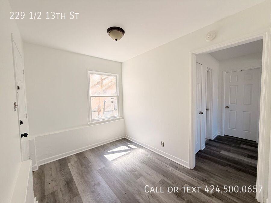 229 1/2 13th St - Photo 4 of 11