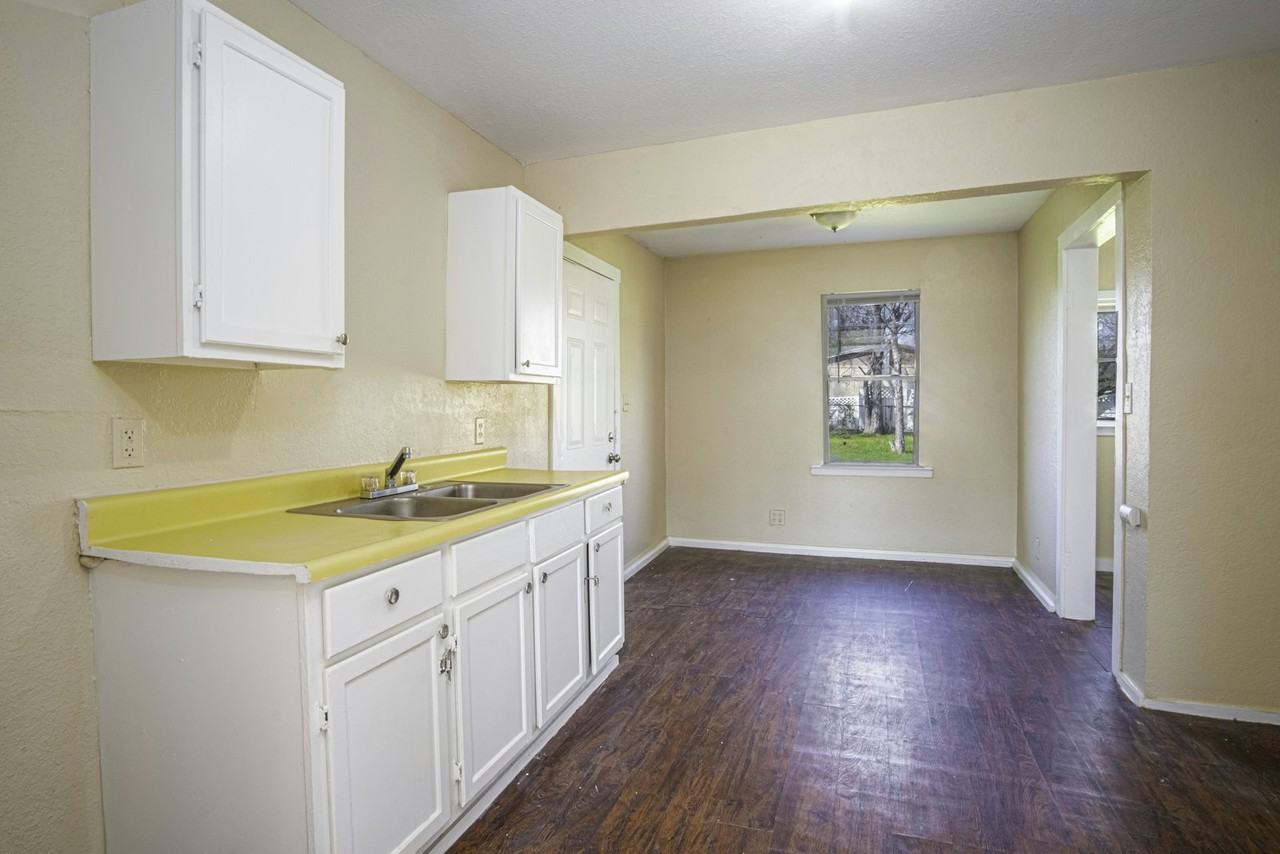 819 Larry Street - Photo 3 of 12