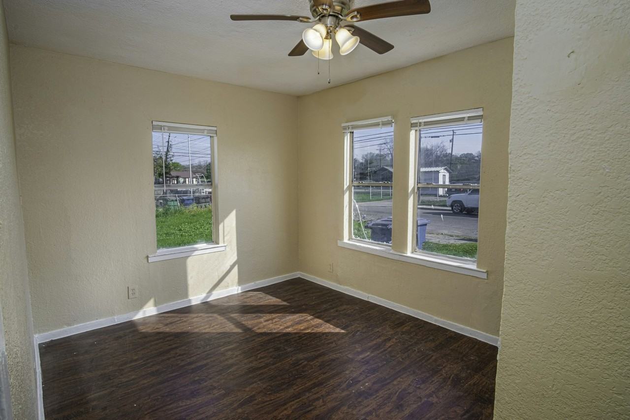 819 Larry Street - Photo 5 of 12