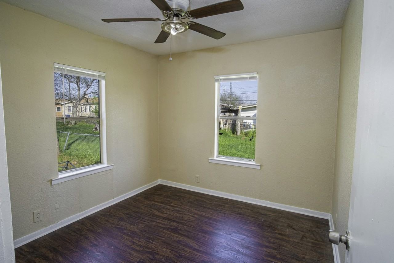 819 Larry Street - Photo 7 of 12