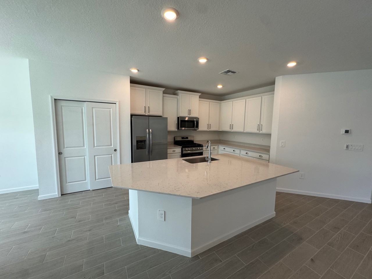 13717 Nw Convergence Blvd - Photo 3 of 36