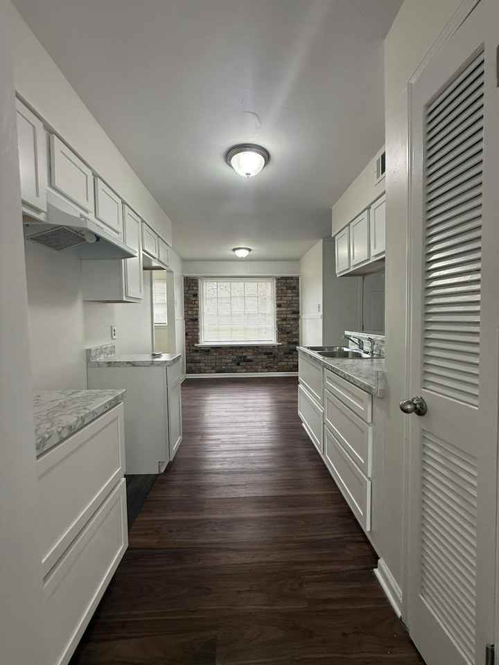 5512 Cottonwood Road - Photo 3 of 11