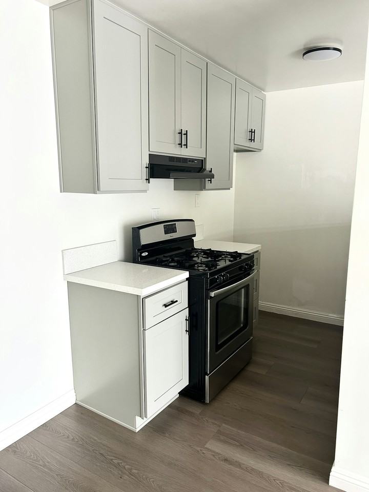 794 North Shattuck Place, Unit 794 - Photo 3 of 10