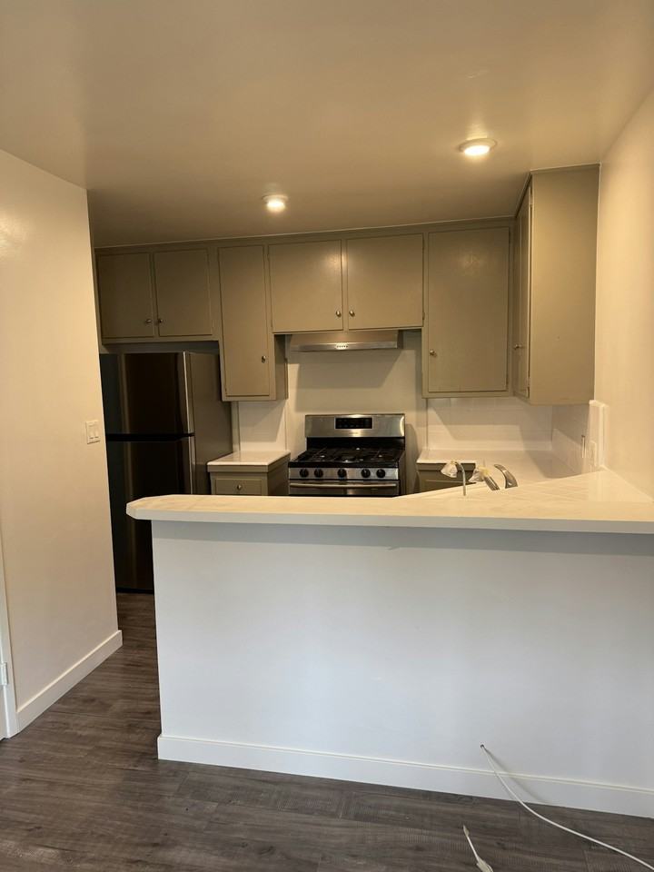 6436 Whitsett Avenue, Unit 5 - Photo 2 of 6