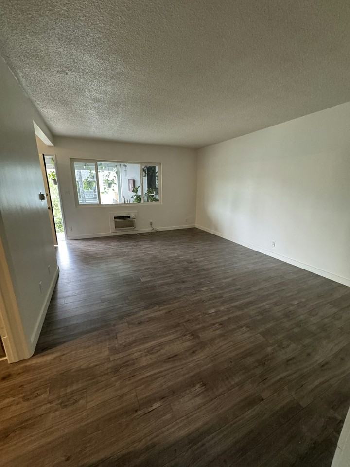 6436 Whitsett Avenue, Unit 5 - Photo 4 of 6