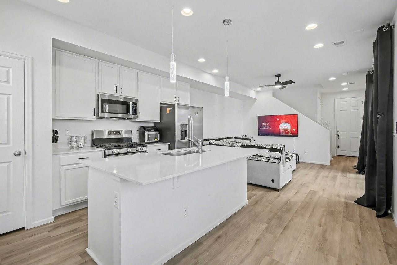 8731 Snake River Street - Photo 4 of 35