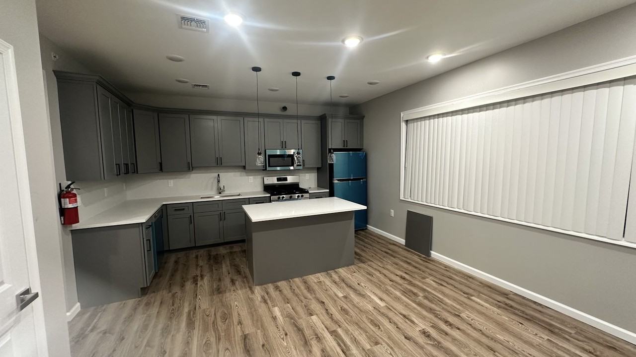 275-277 16th Avenue, Unit 204 - Photo 3 of 5