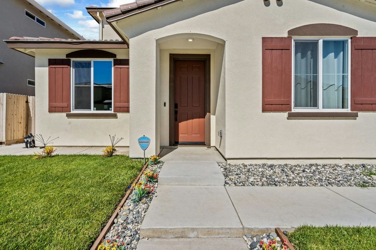 1835 Shima Avenue - Photo 6 of 39