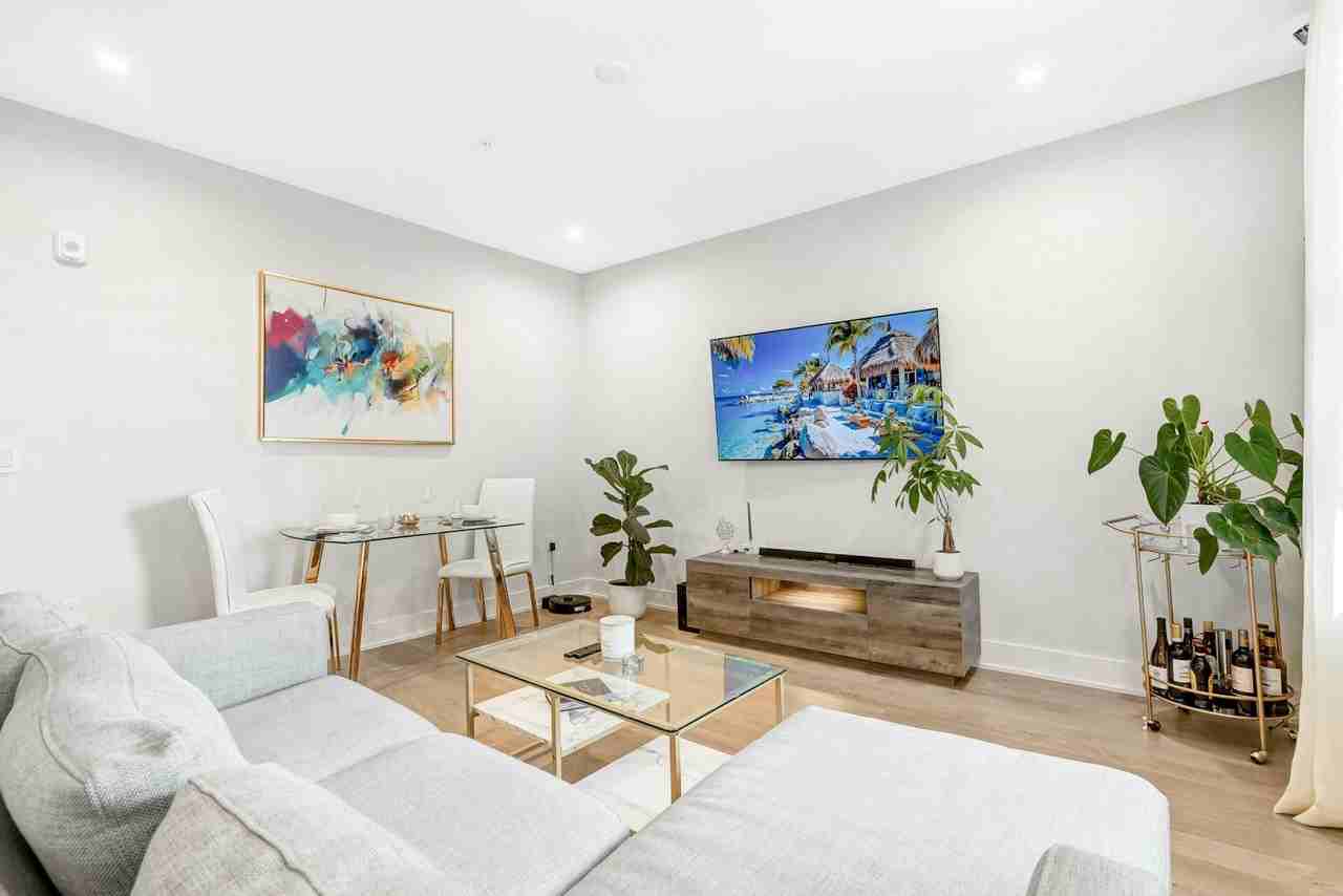 701 Swann Avenue, Unit 406 - Photo 4 of 50