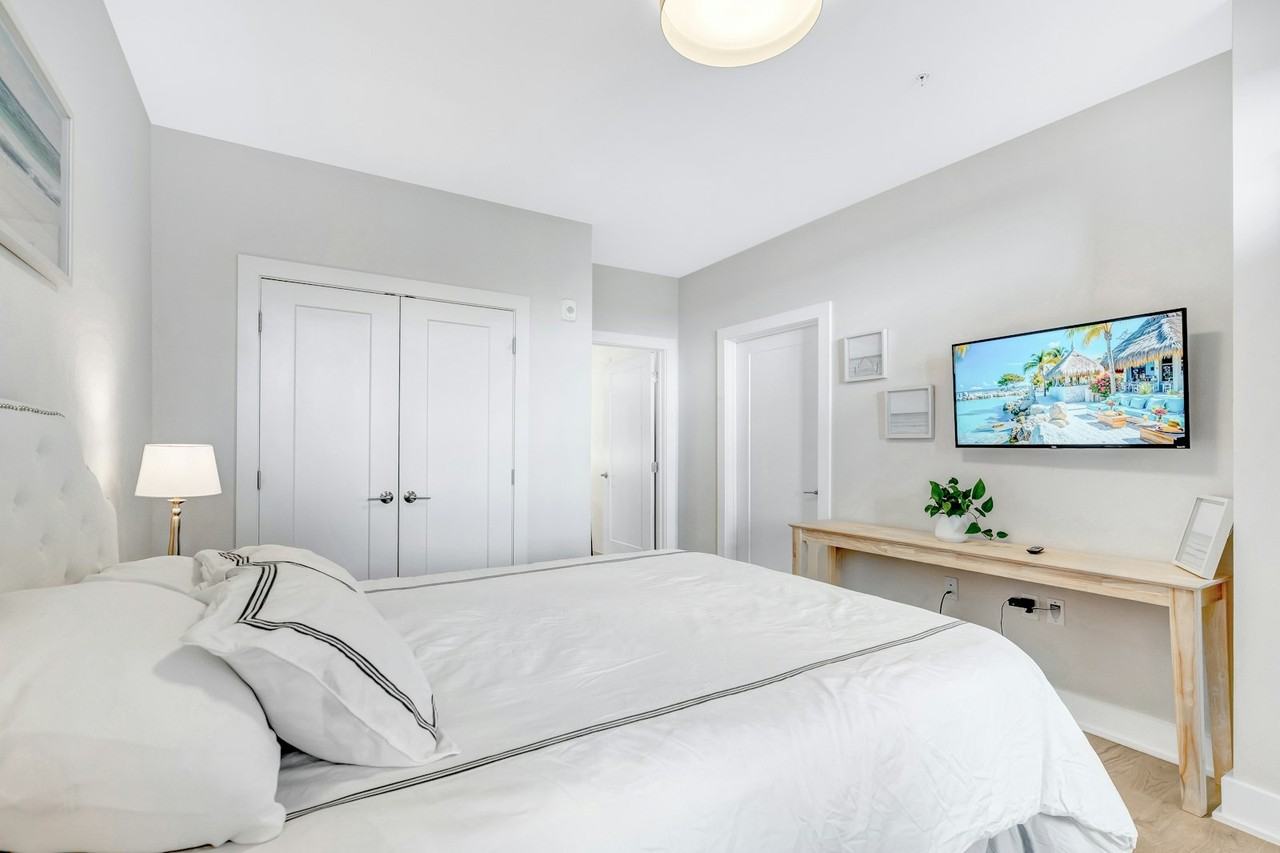 701 Swann Avenue, Unit 406 - Photo 7 of 50