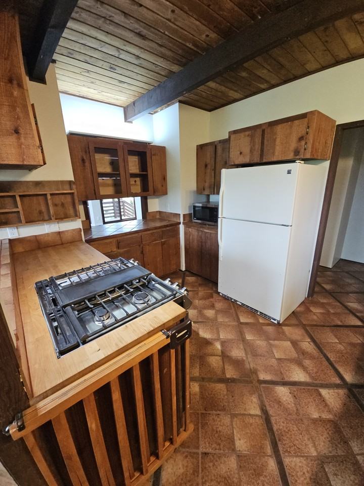 1100 Ainalako Rd #1 - Photo 4 of 24