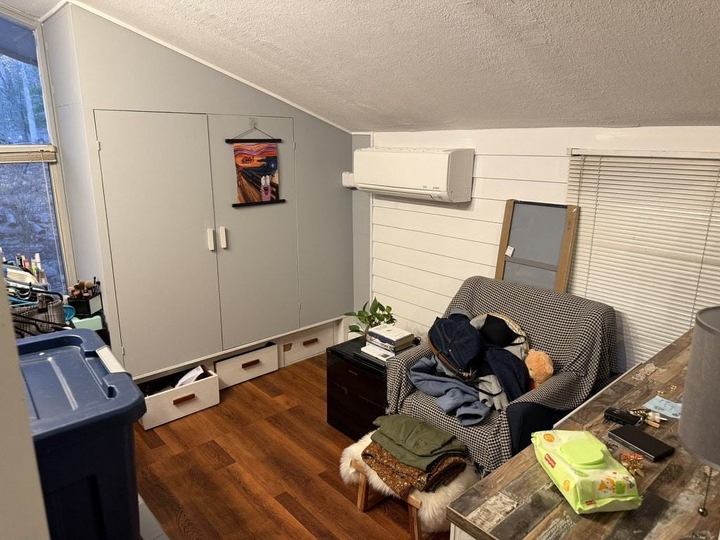 47 Hill St, Unit Primary - Photo 3 of 9