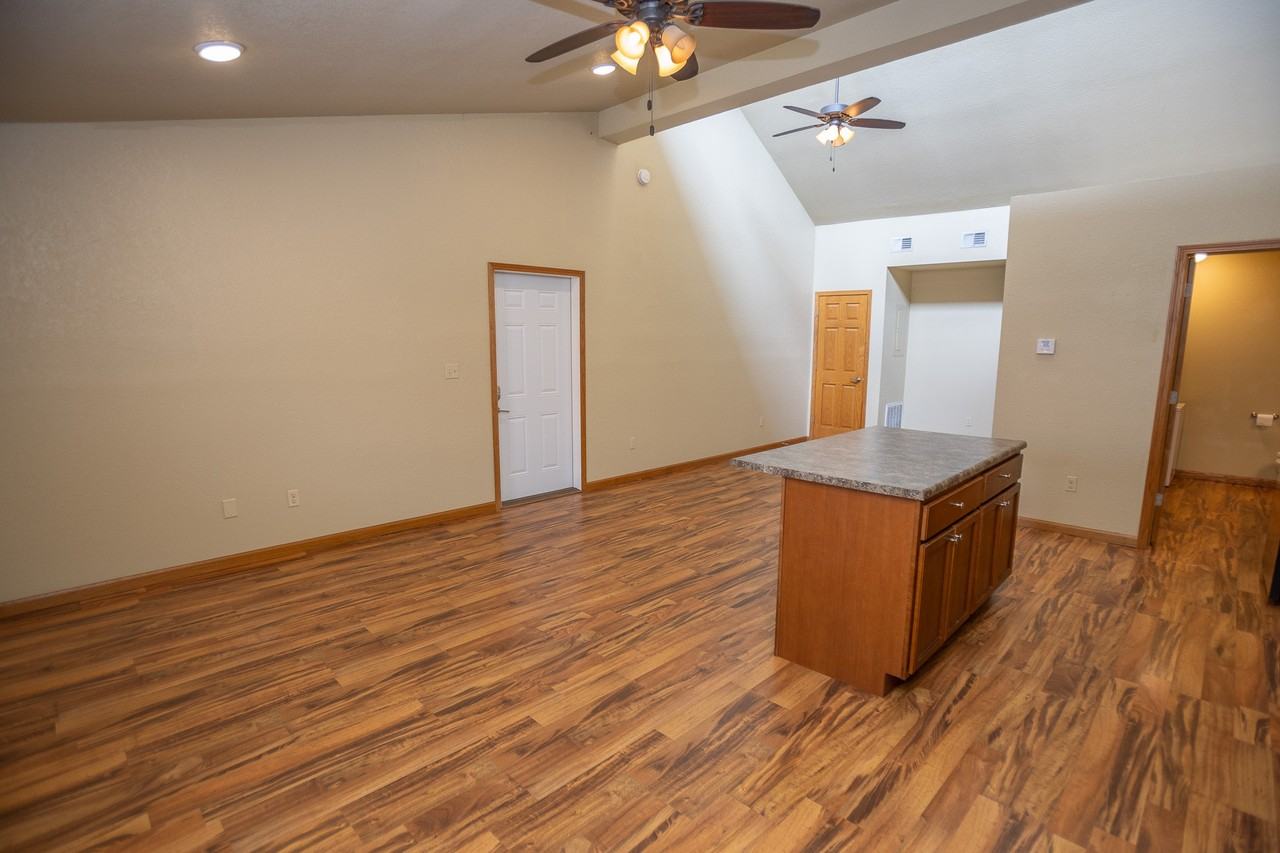 1015 Madison Street - Photo 5 of 39