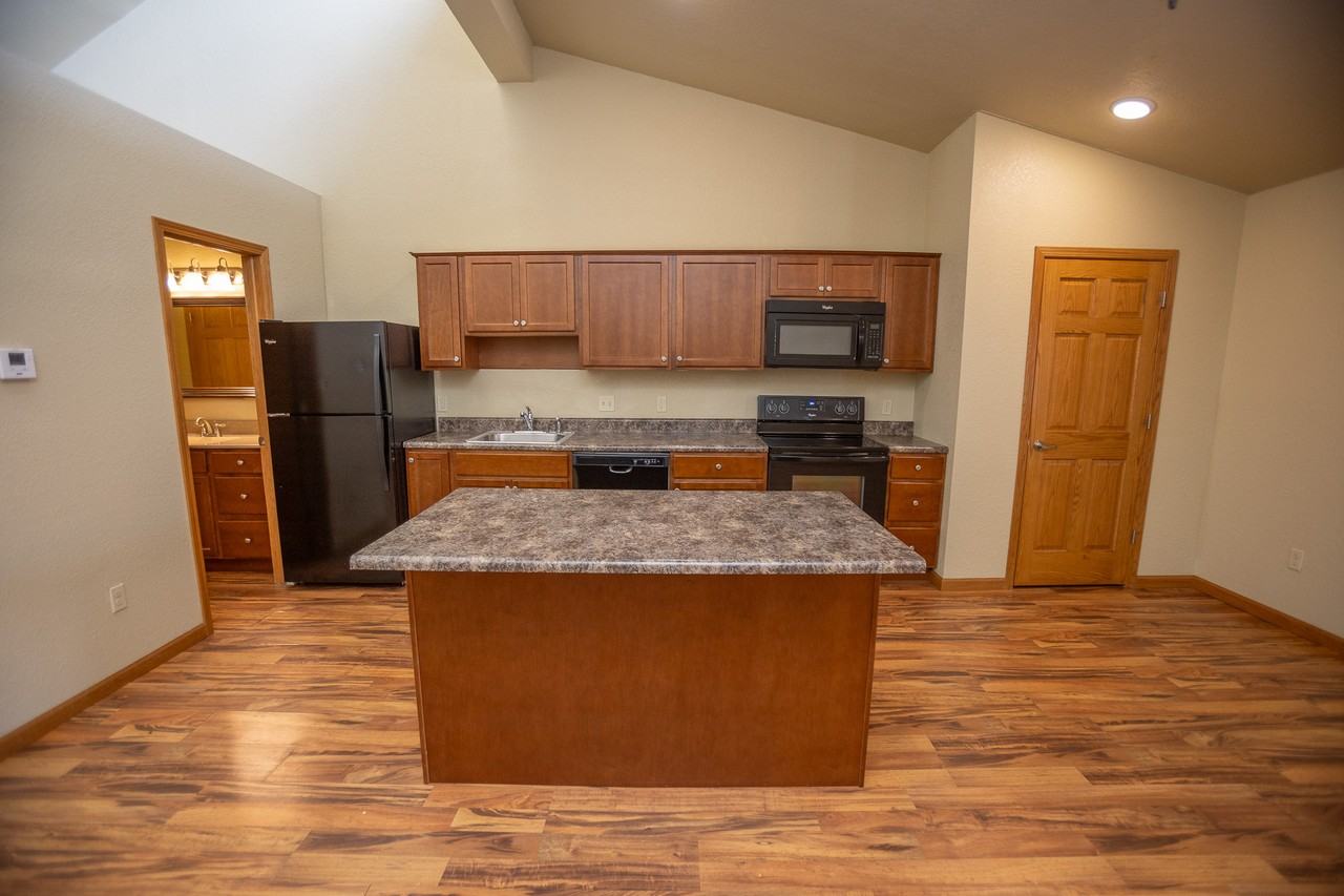 1015 Madison Street - Photo 7 of 39