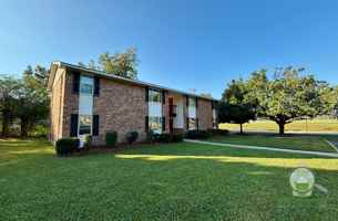 featured image of 710 N Maple St