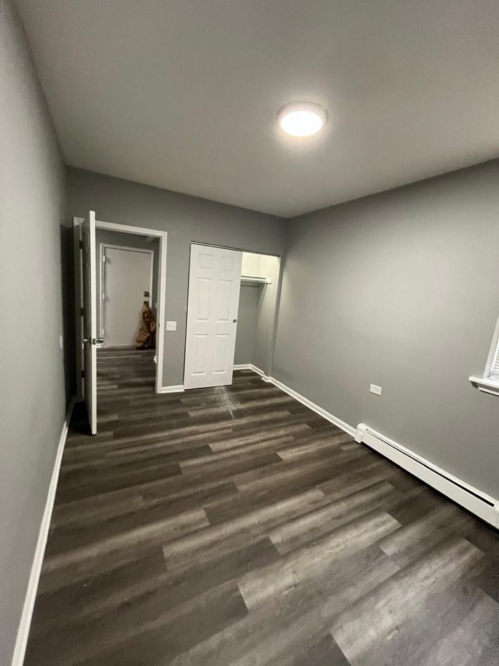 4433 South Greenwood Avenue - Photo 6 of 10