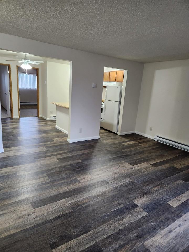 Ridgecrest Apts - Photo 4 of 13