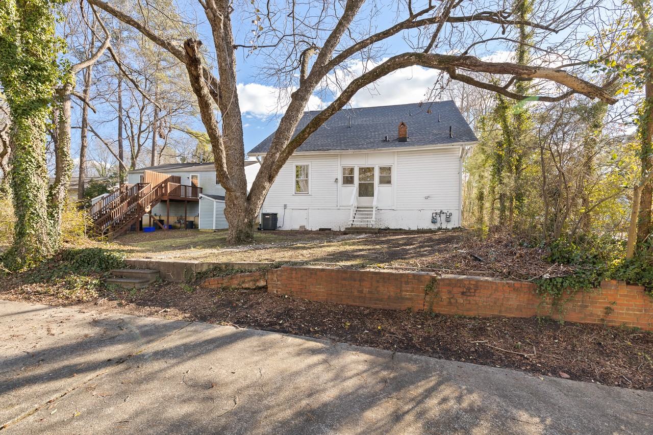 2426 Vesson Avenue - Photo 2 of 22