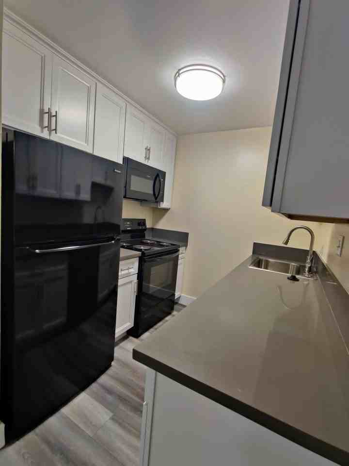 2637 Regent Street - Photo 4 of 50