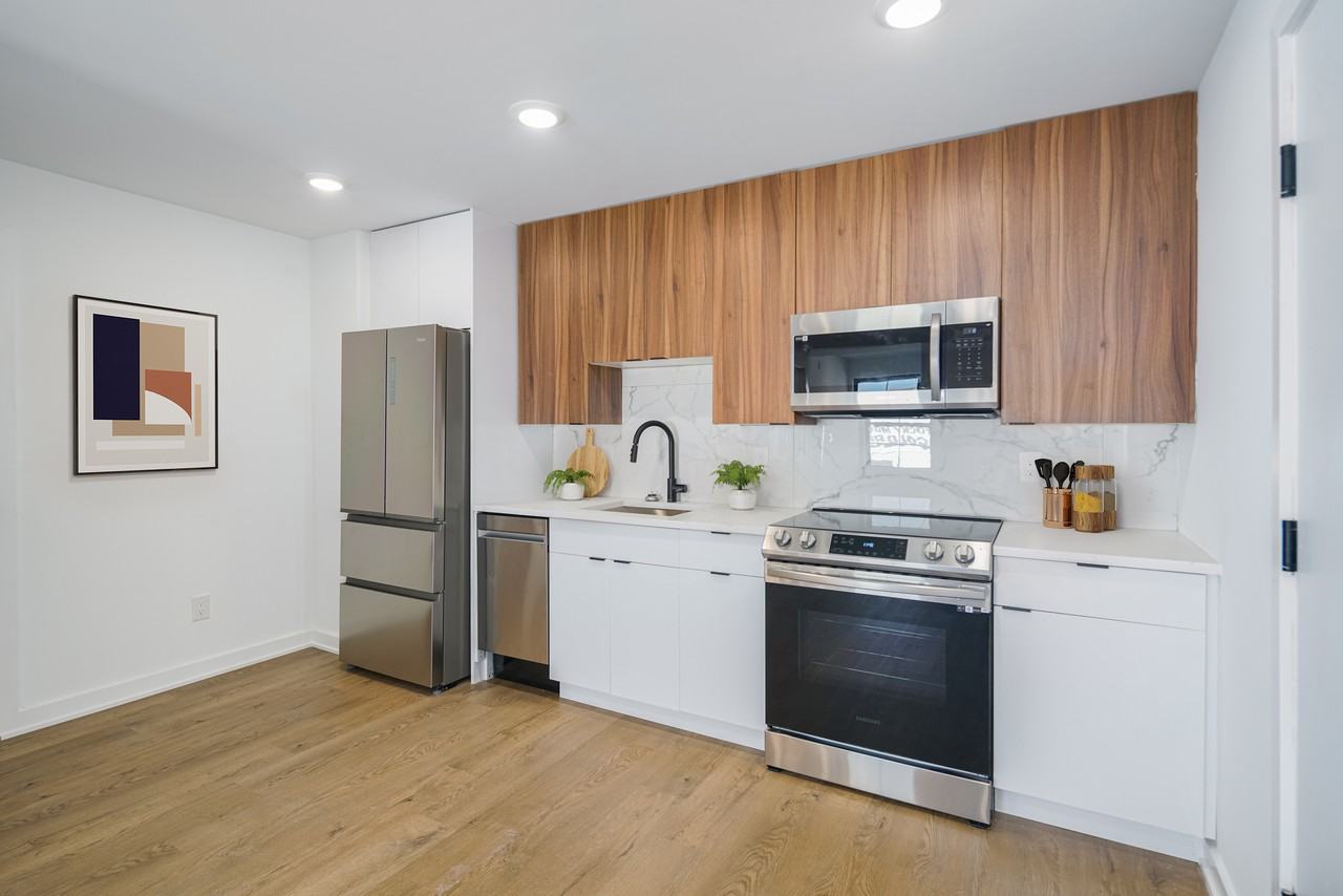 640 Moore Street - Photo 5 of 18