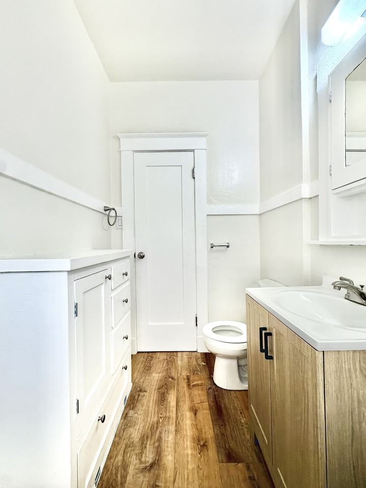 1035 E. Broadway - Photo 3 of 16
