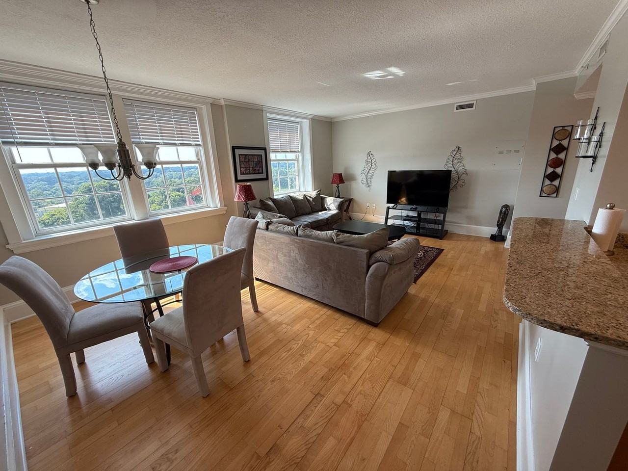 402 North Main Street - Photo 6 of 50