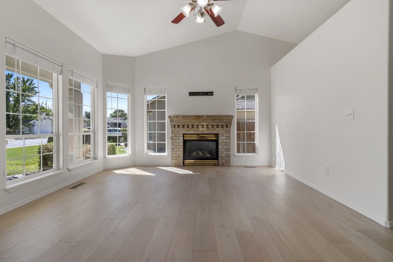 2114 E Olympic Ave #1 - Photo 3 of 36