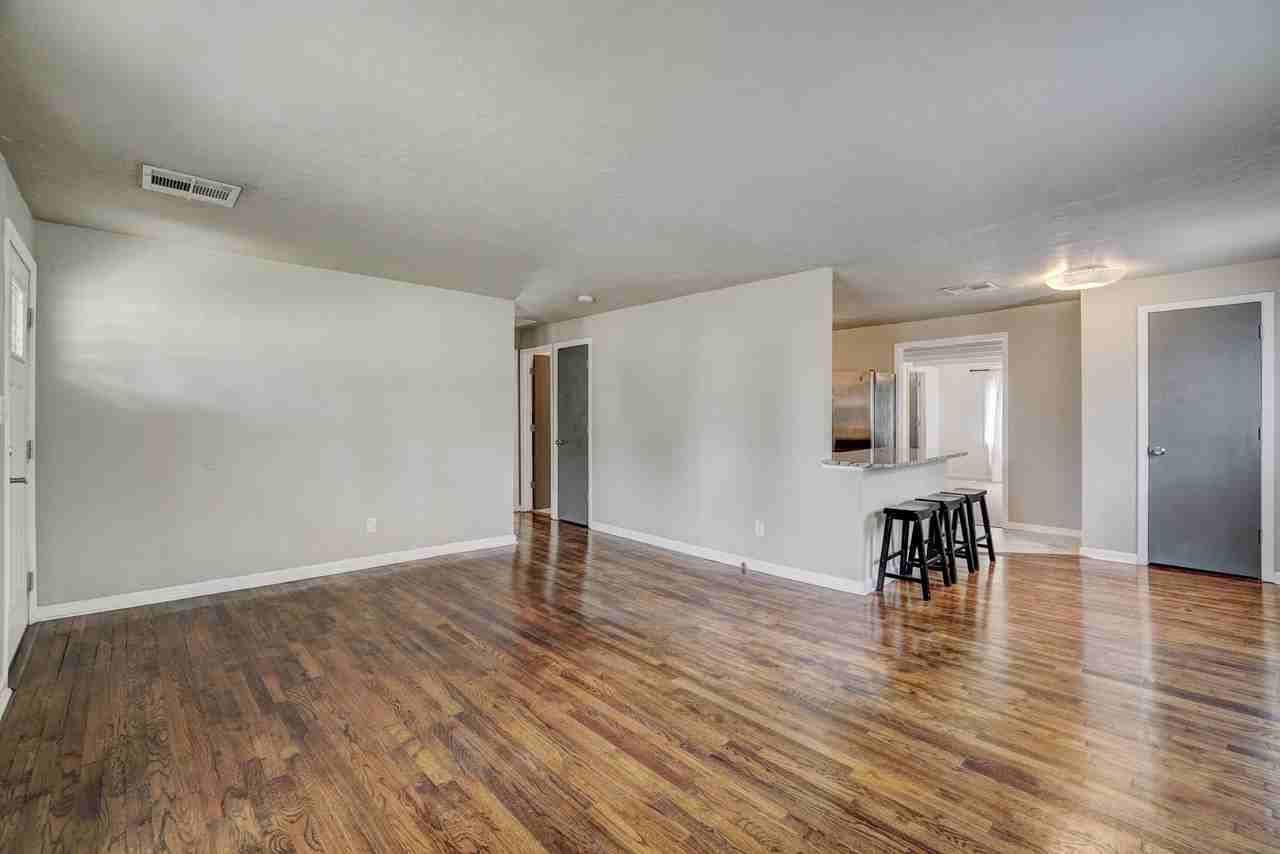 712 Dakota St #1 - Photo 6 of 24