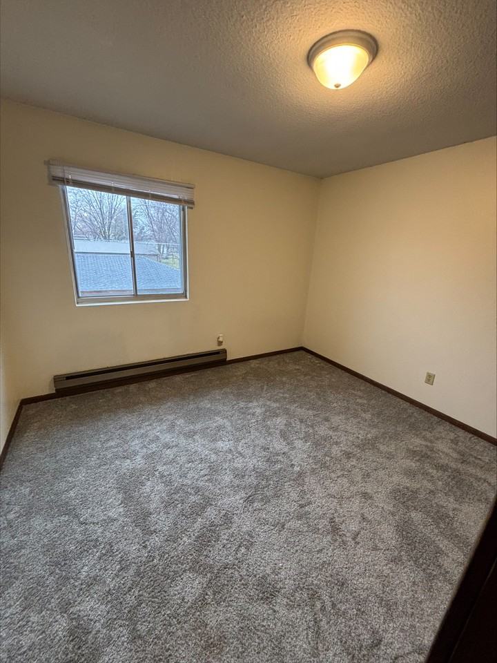 470 Monroe Street - Photo 3 of 12